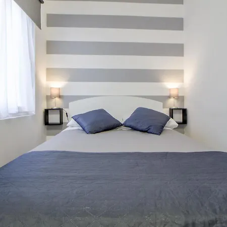 Con 2 E 2 Bagni In Centro Con Parcheggio