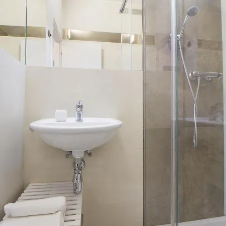 Con 2 E 2 Bagni In Centro Con Parcheggio